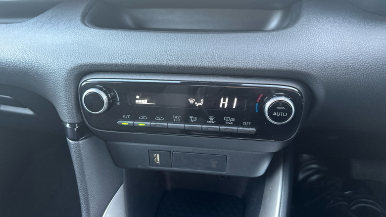 Toyota Yaris 1.5 Hybrid Design 5dr CVT Hybrid Hatchback